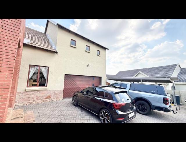 5 BEDROOM HOUSE FOR SALE IN BROOKLANDS LIFESTYLE ESTATE